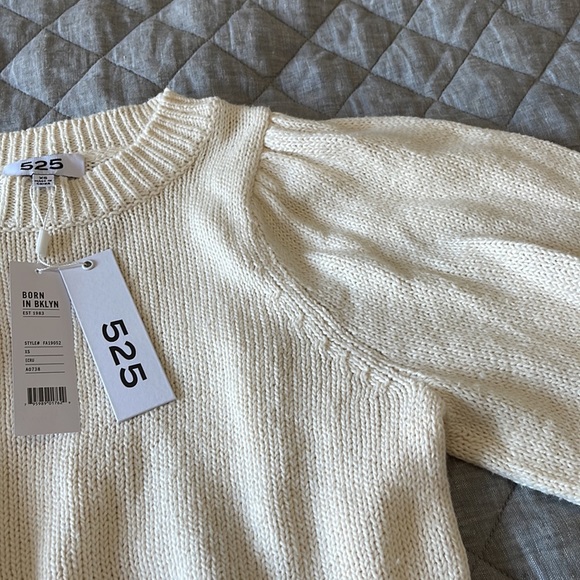 Cream soft sweater puffy sleeves somewhat fitted - Picture 3 of 4